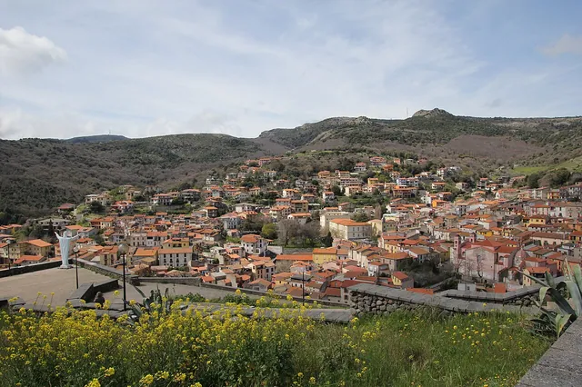 Panorama del borgo di Santu Lussurgiu nel Montiferru