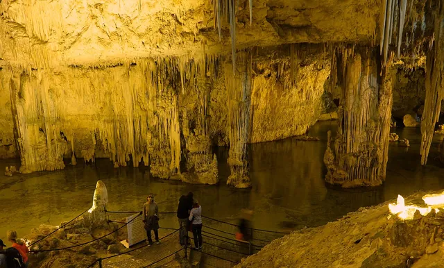 Sala interna delle Grotte di Nettuno ad Alghero