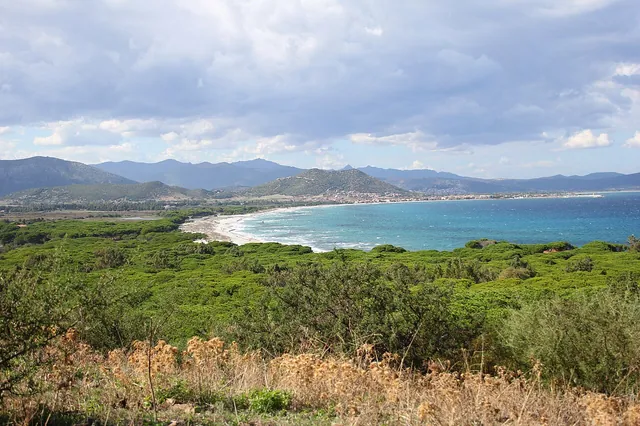 Lunga spiaggia sabbiosa di La Caletta a Siniscola