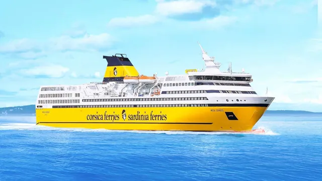 Porto di Golfo Aranci con traghetto