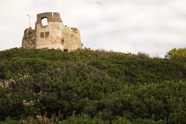 Torre di Chia e costa nel sud della Sardegna