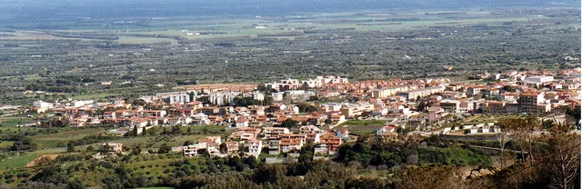 Panorama della città di Villacidro ai piedi del Monte Linas