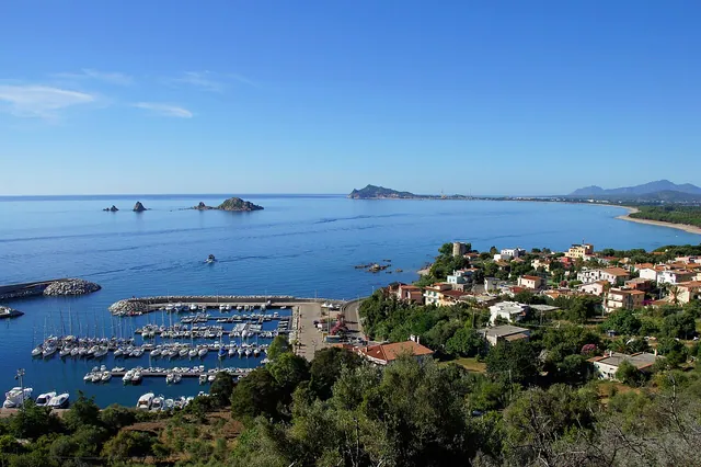 Santa Maria Navarrese con torre costiera e mare
