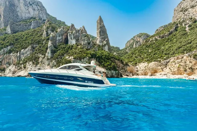 Luuxya Charter yacht on the Baunei coast