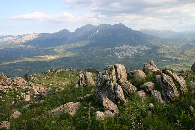 Panorama di Oliena ai piedi del Supramonte