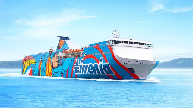 Traghetto nel porto di Olbia
