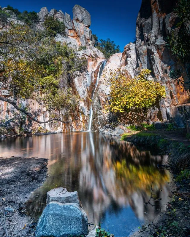 Cascada de San Pietro Paradiso en la región del Sarrabus