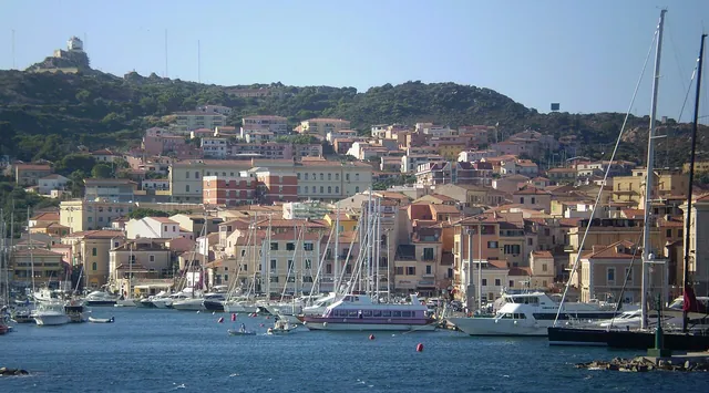 Cala Gavetta e il porto di La Maddalena