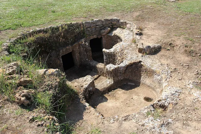 Domus de janas nella necropoli di Anghelu Ruju