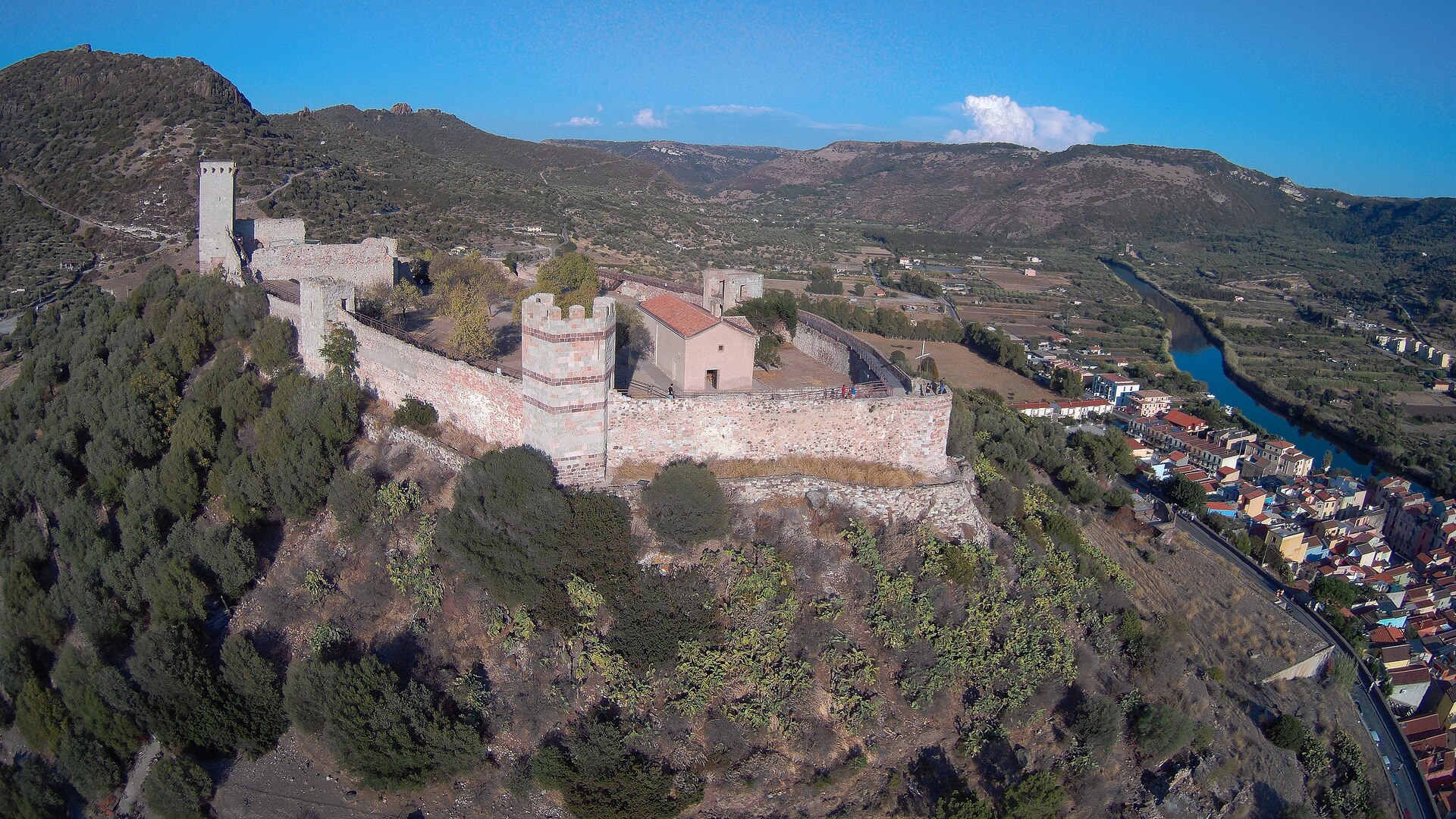 Bosa e il Castello di Serravalle, tra i borghi più belli della Sardegna